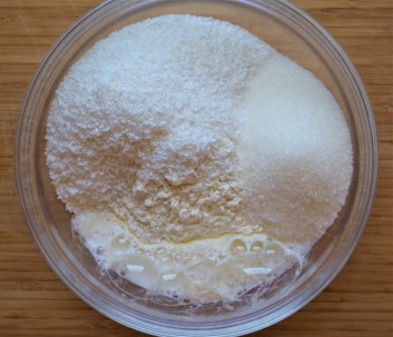 Cake dry ingredients with activated baking powder and biccarbonate