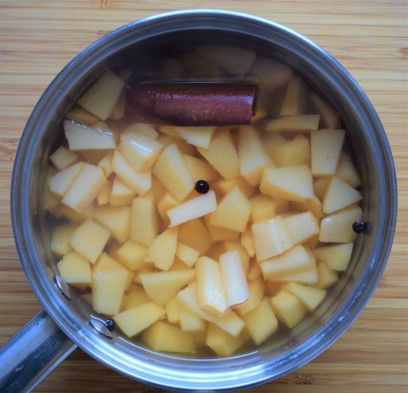 Poaching quince with spices
