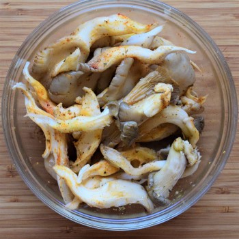 Pearl oyster mushrooms with spices