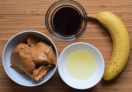 Filling ingredients: banana, peanut butter, dates syrup, coconut oil